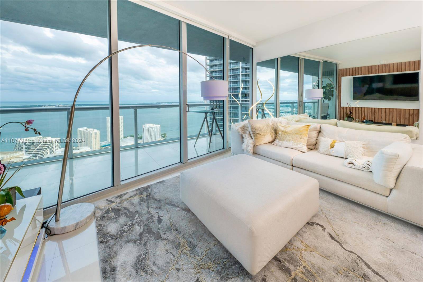 Miami, FL 33131,465 Brickell Ave #4705