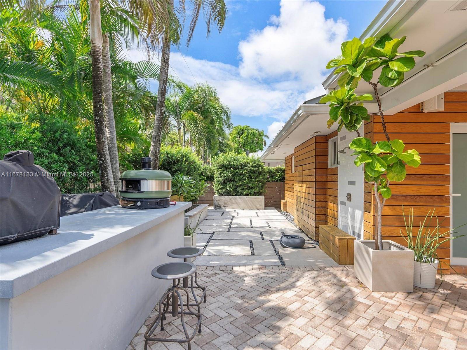 Hollywood, FL 33019,914 Adams St