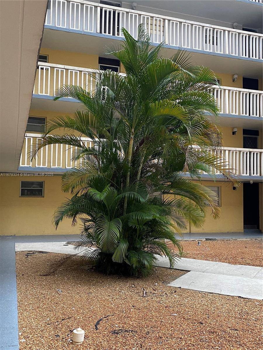 Miami, FL 33169,15600 NW 7th Ave #114