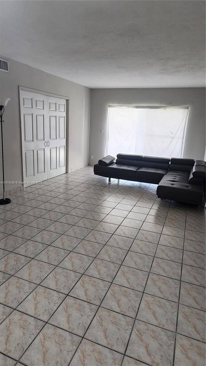 North Miami Beach, FL 33162,1430 NE 170th St #225