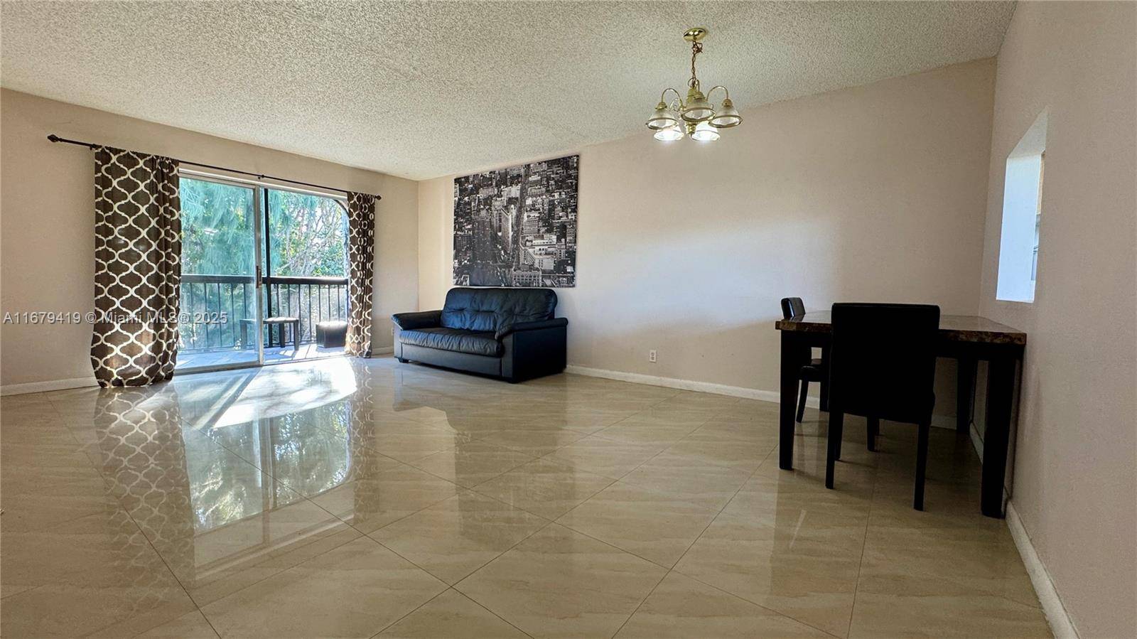 Davie, FL 33317,7060 Nova Dr #306C