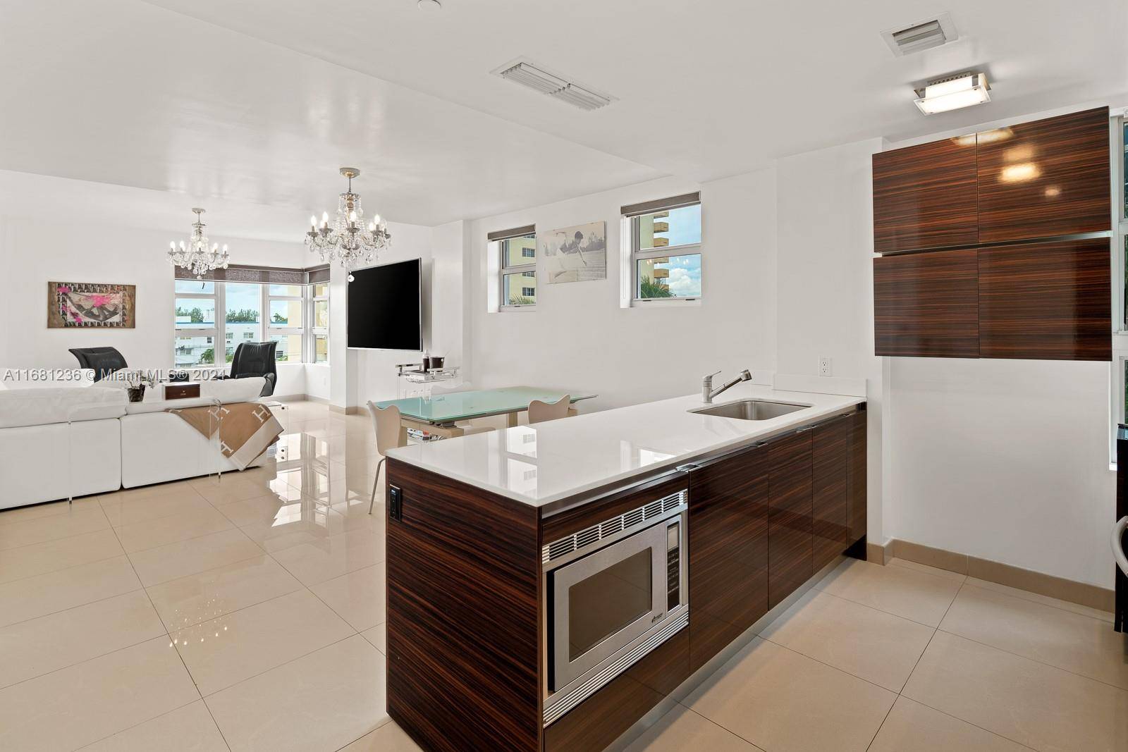 Miami Beach, FL 33140,3739 Collins Ave #N-307