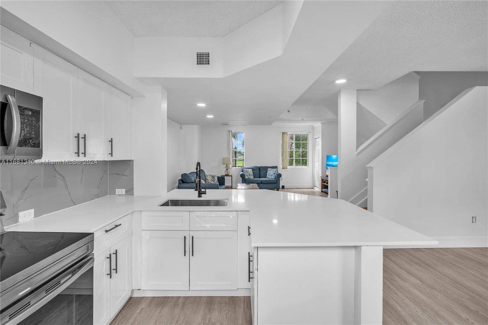 Aventura, FL 33180,2811 NE 185th St #802