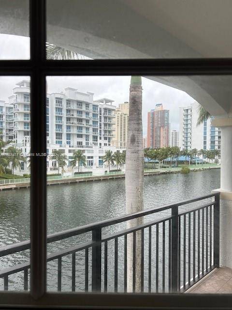 Aventura, FL 33160,3135 NE 184th St #2304