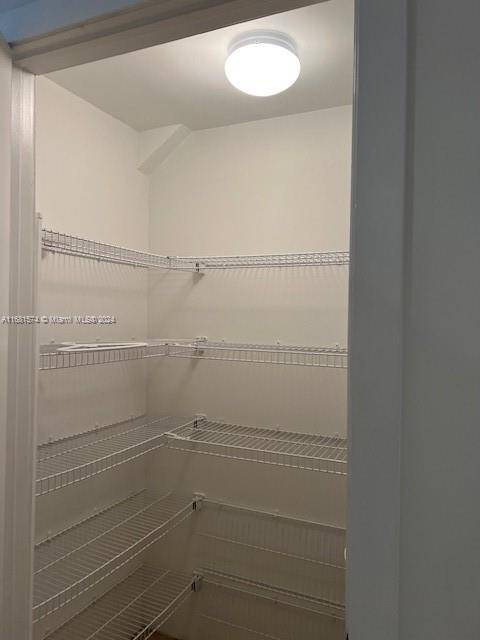 Miami, FL 33131,1060 Brickell Ave #607