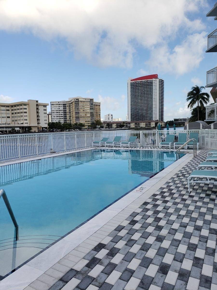 Hallandale Beach, FL 33009,1913 S Ocean Dr #422