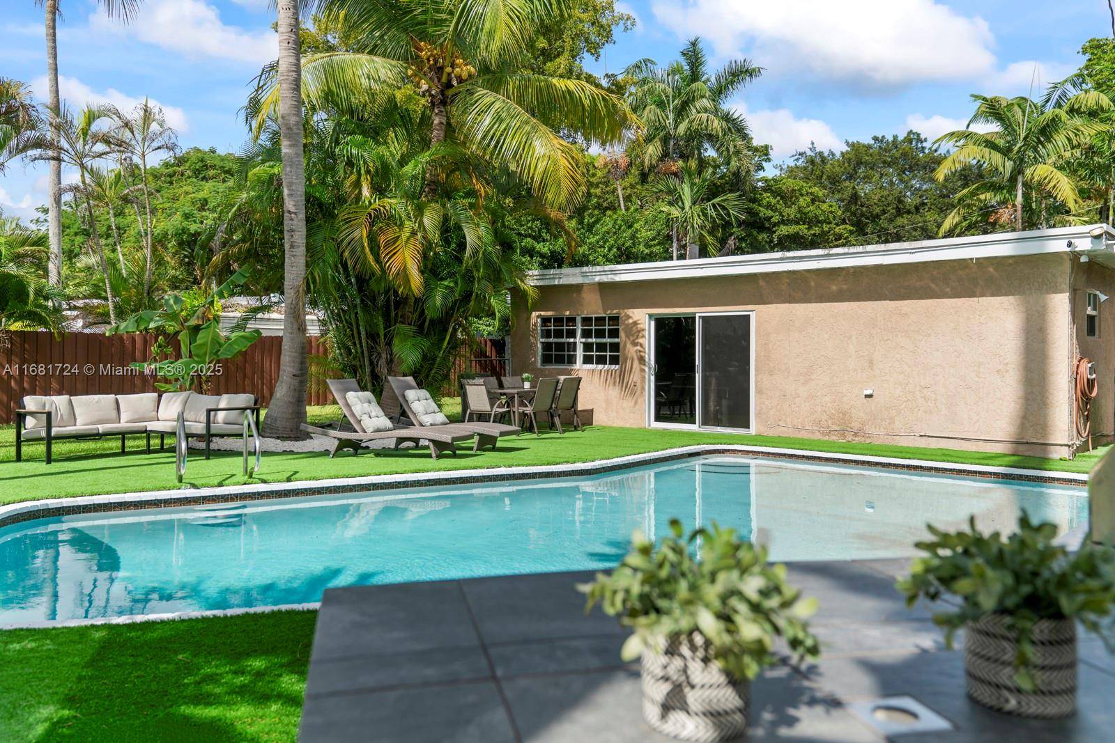 Hollywood, FL 33020,2708 Cleveland St #1