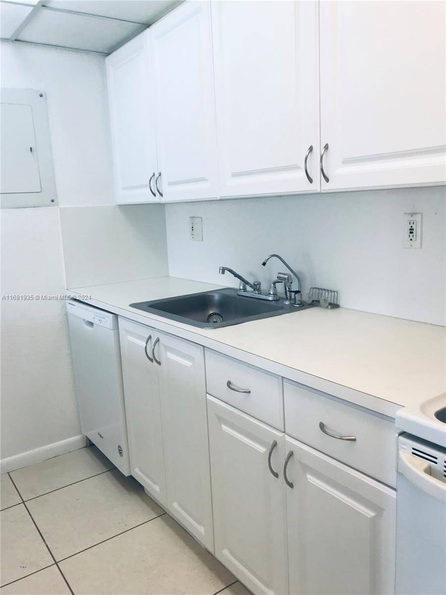 Hialeah, FL 33015,17600 NW 68th Ave #B3006