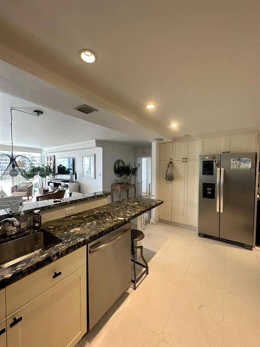 Key Biscayne, FL 33149,199 Ocean Lane Dr #613