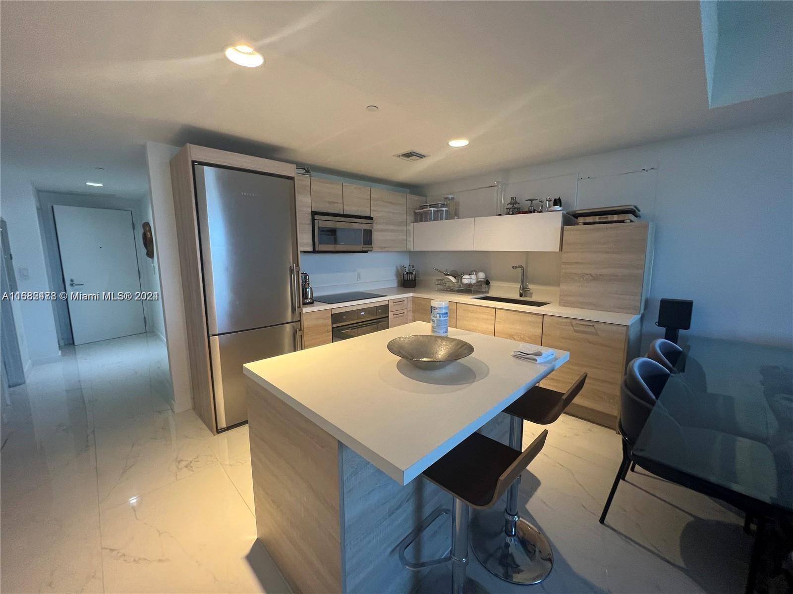 North Miami Beach, FL 33160,16385 Biscayne Blvd #2020