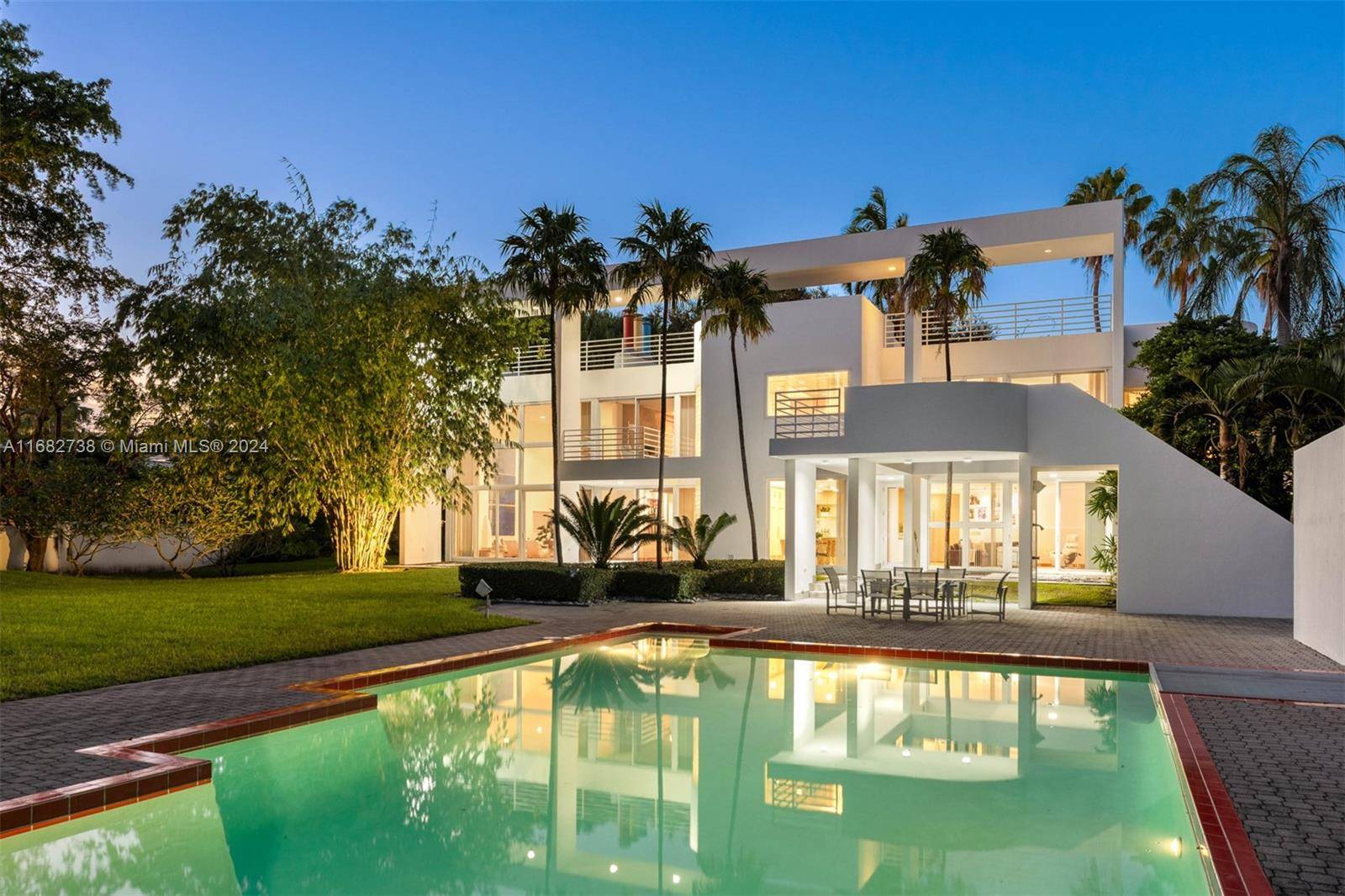 Pinecrest, FL 33156,6070 SW 128th St