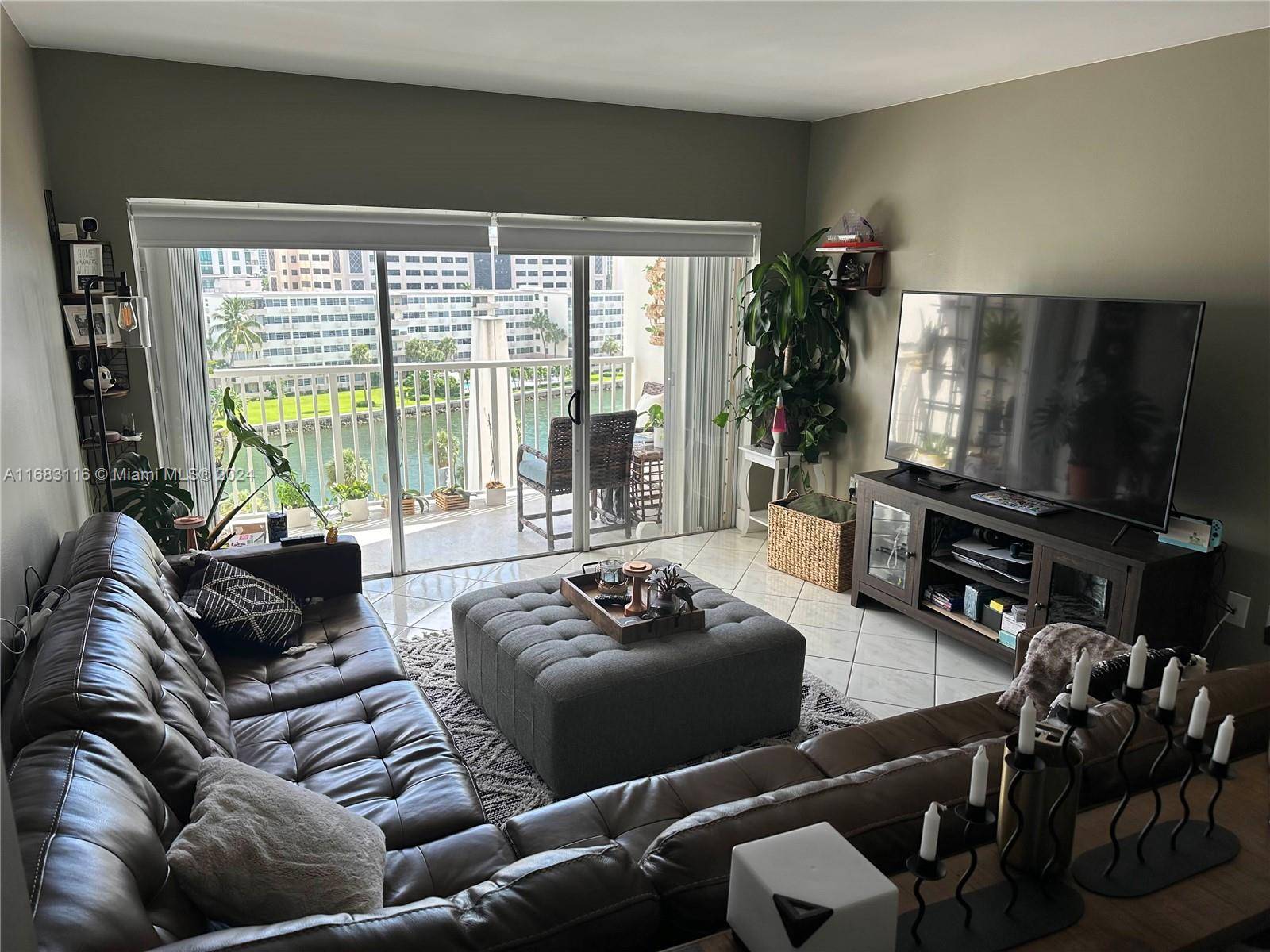 Sunny Isles Beach, FL 33160,300 Bayview Dr #703