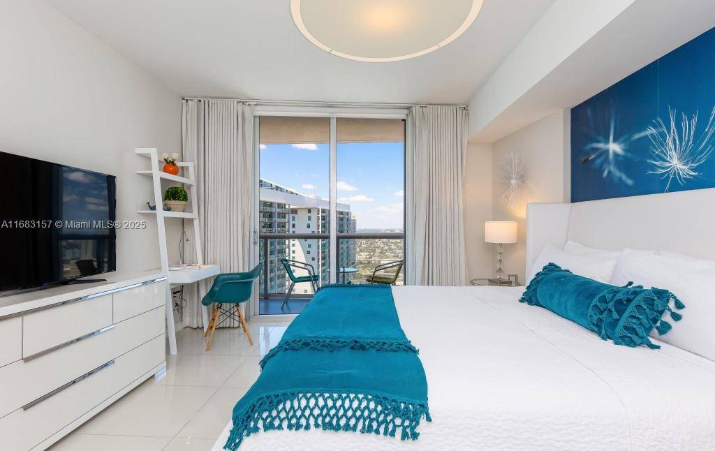 Miami, FL 33131,485 Brickell Ave #3906