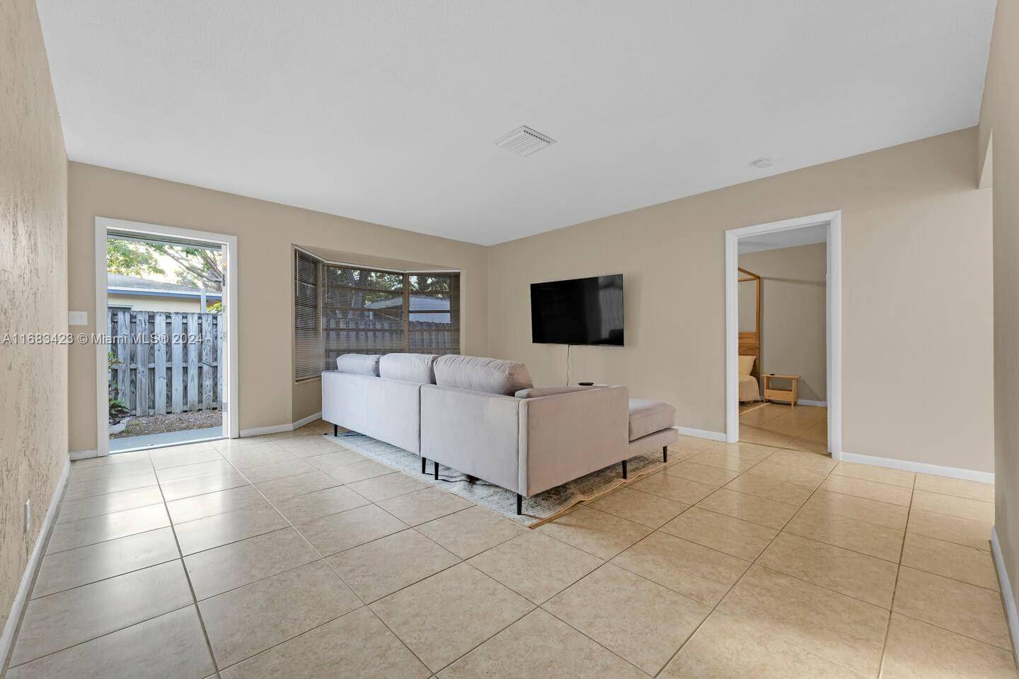 Wilton Manors, FL 33305,1721 NE 25th St #1