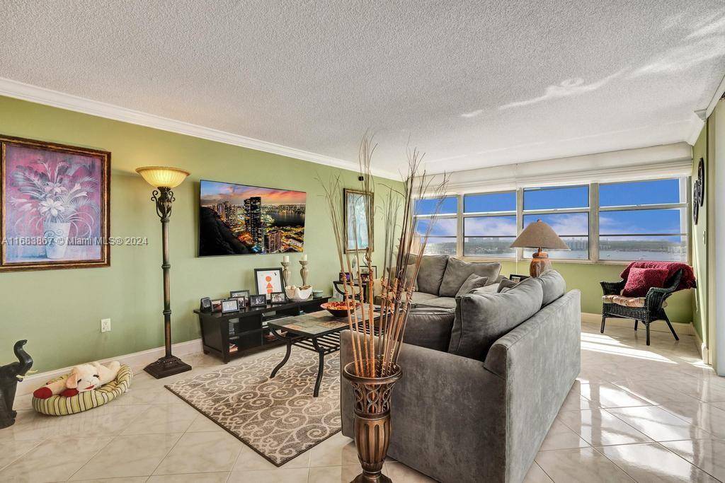 Aventura, FL 33160,18011 Biscayne Blvd #1705