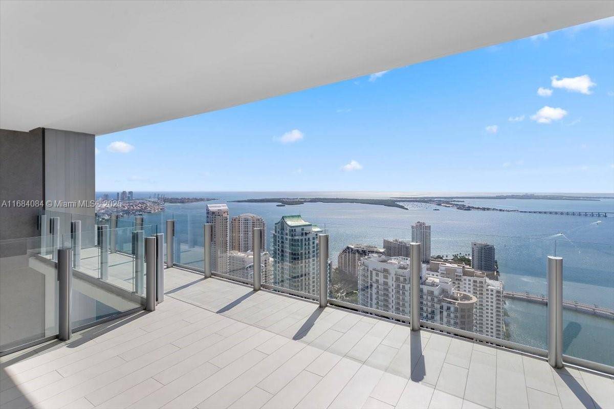 Miami, FL 33131,300 Biscayne Blvd Way #5002 Duplex