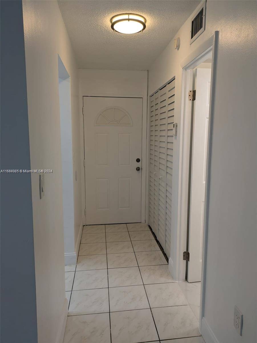 North Miami Beach, FL 33160,3550 NE 169th St #403