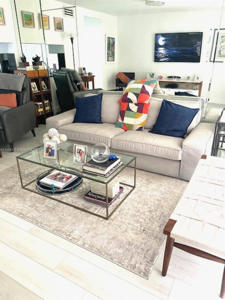 Key Biscayne, FL 33149,265 Grapetree Dr #108