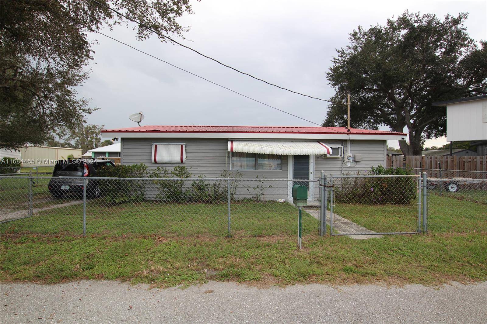 FL 34974,1047 5th Street