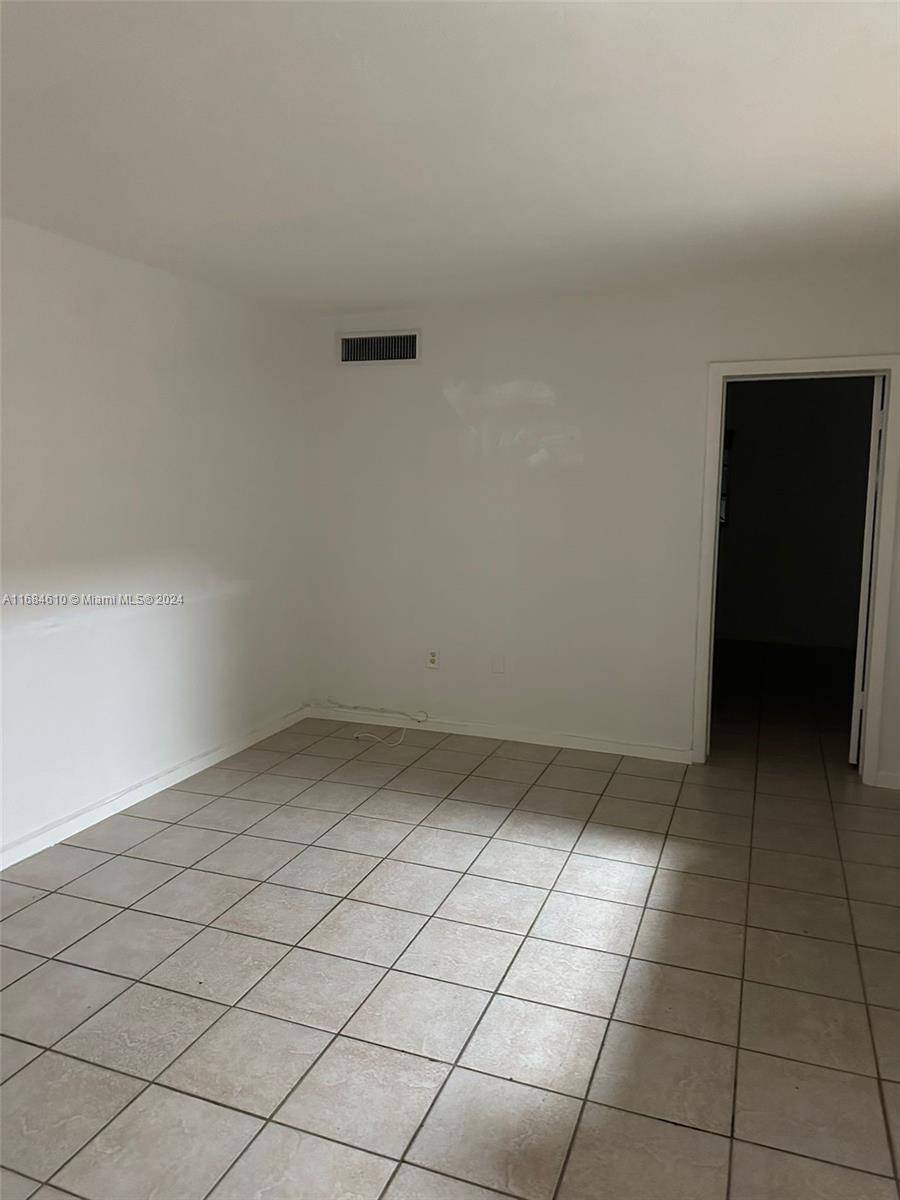 Hialeah, FL 33012,1230 W 54th St #328A