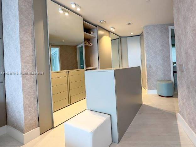 Sunny Isles Beach, FL 33160,18555 Collins Ave #5203