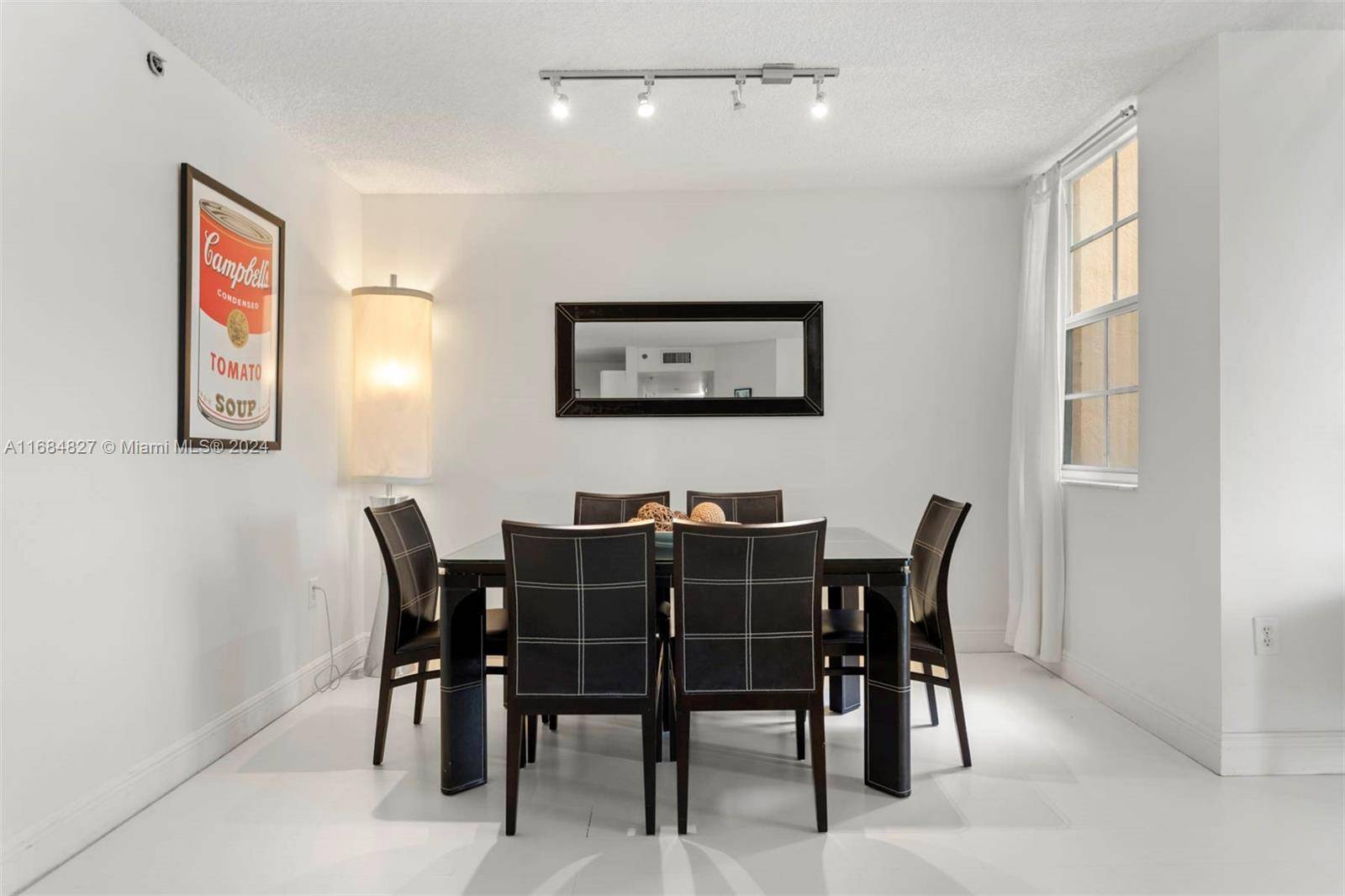 Aventura, FL 33180,19555 E Country Club Dr #8208