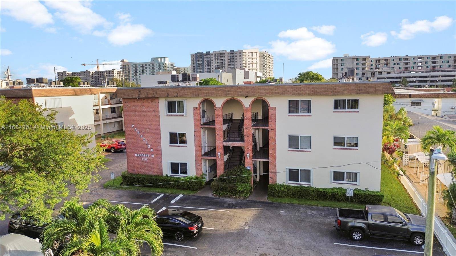 Hollywood, FL 33020,2210 Taylor St #204