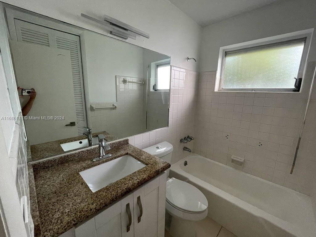Hollywood, FL 33021,535 S Rainbow Dr #535
