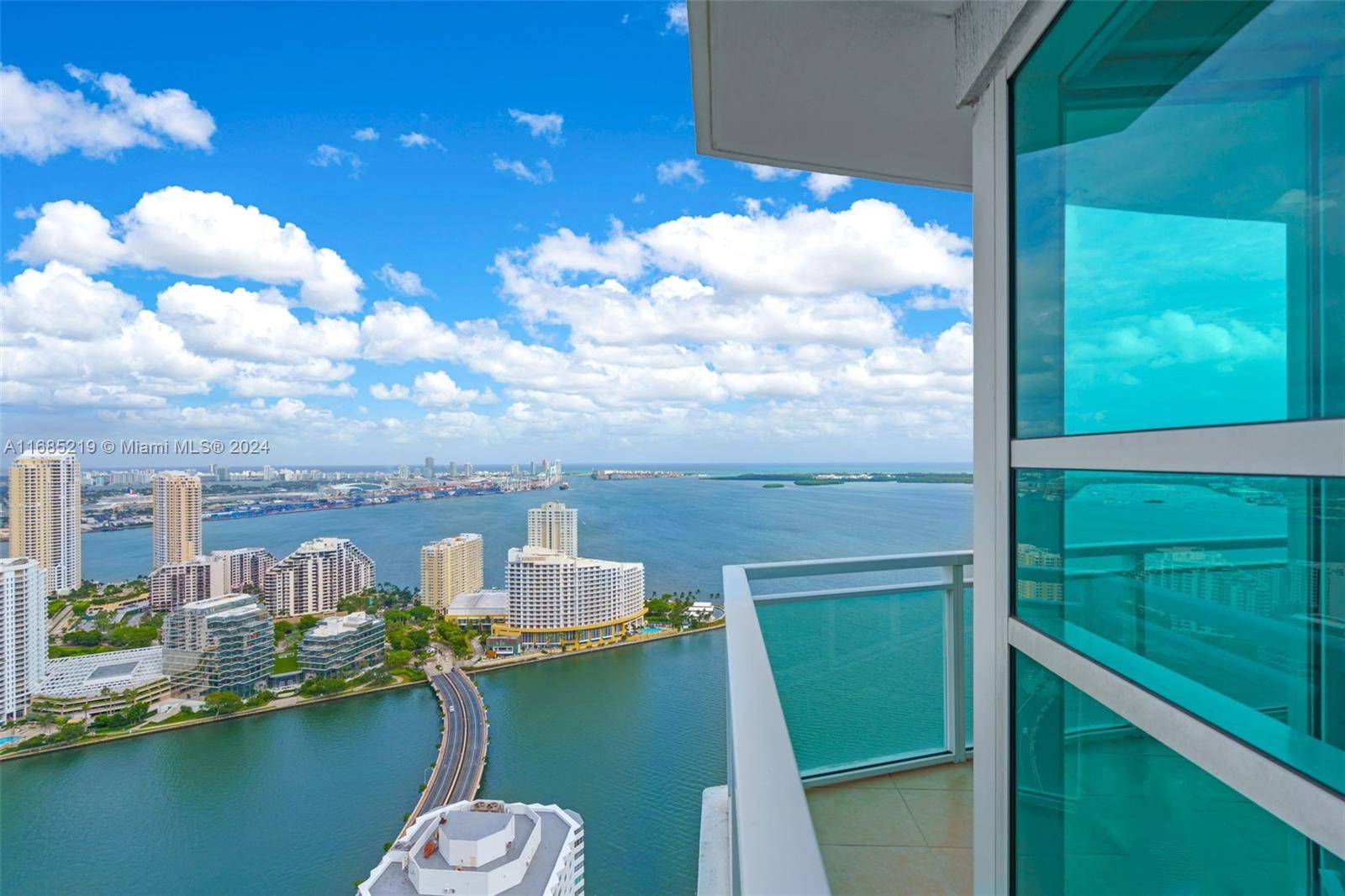 Miami, FL 33131,950 Brickell Bay Dr #4510