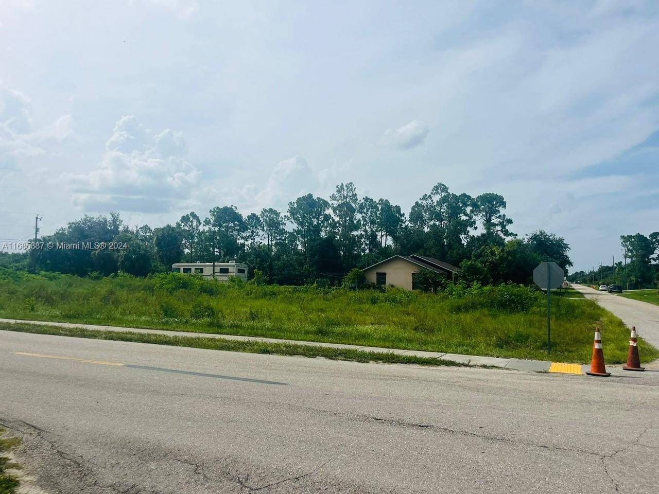 Lehigh Acres, FL 33972,601 Lake Ave