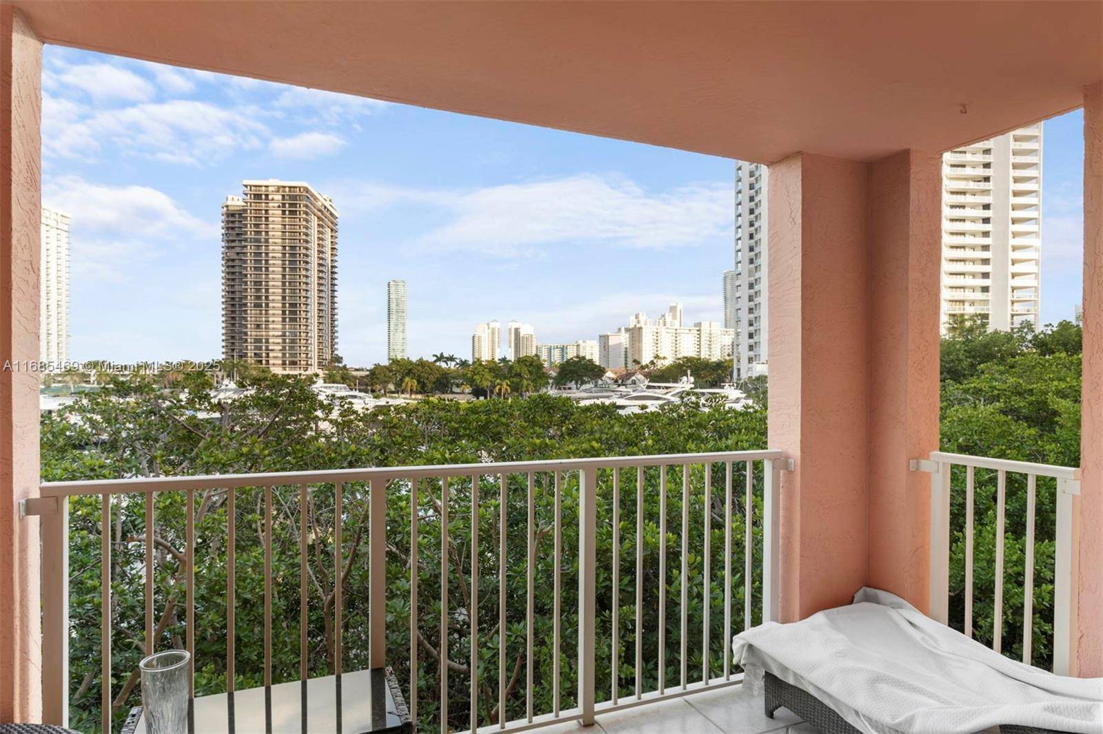 Aventura, FL 33180,19655 E Country Club Dr #6304