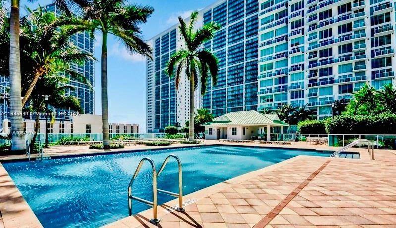 Miami, FL 33131,41 SE 5th St #808