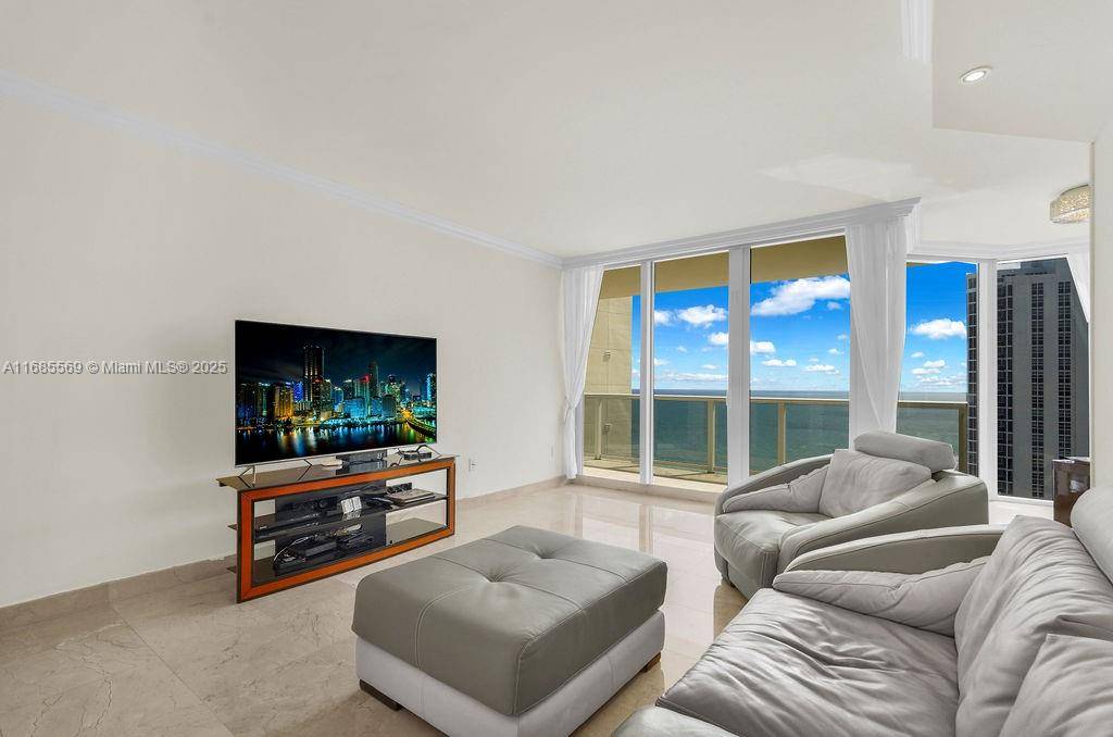 Sunny Isles Beach, FL 33160,19333 Collins Ave #2009