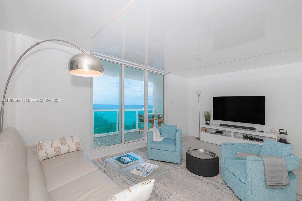 Miami Beach, FL 33139,2301 Collins Ave #811