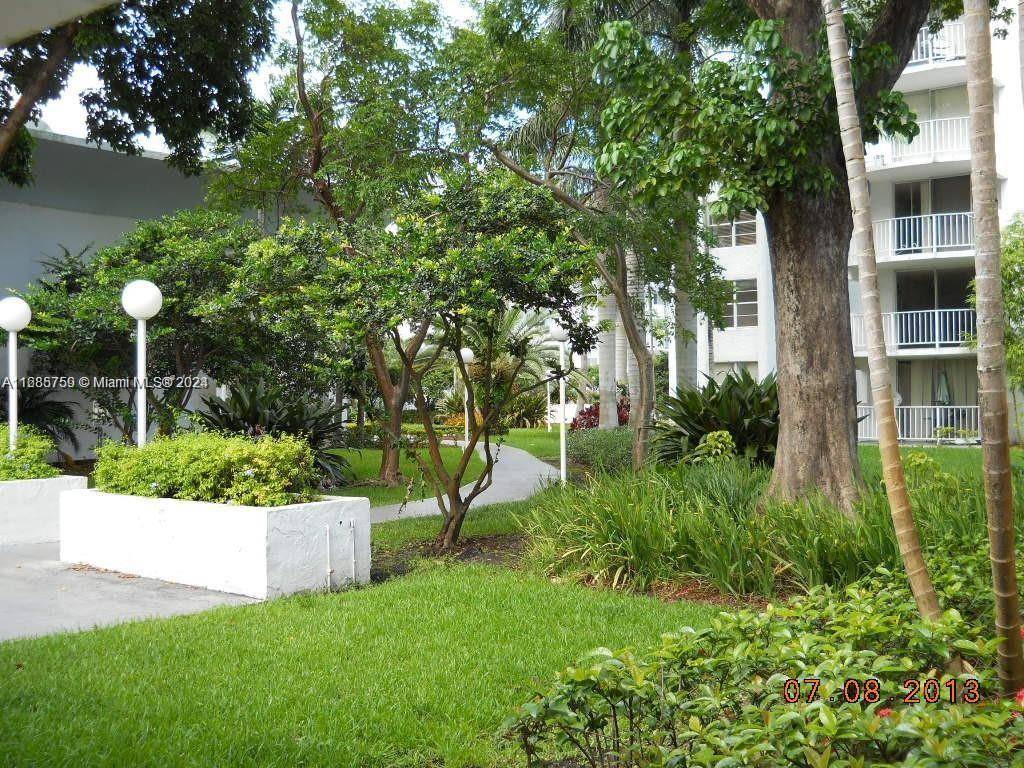 Miami, FL 33169,498 NW 165th St Rd #D-607