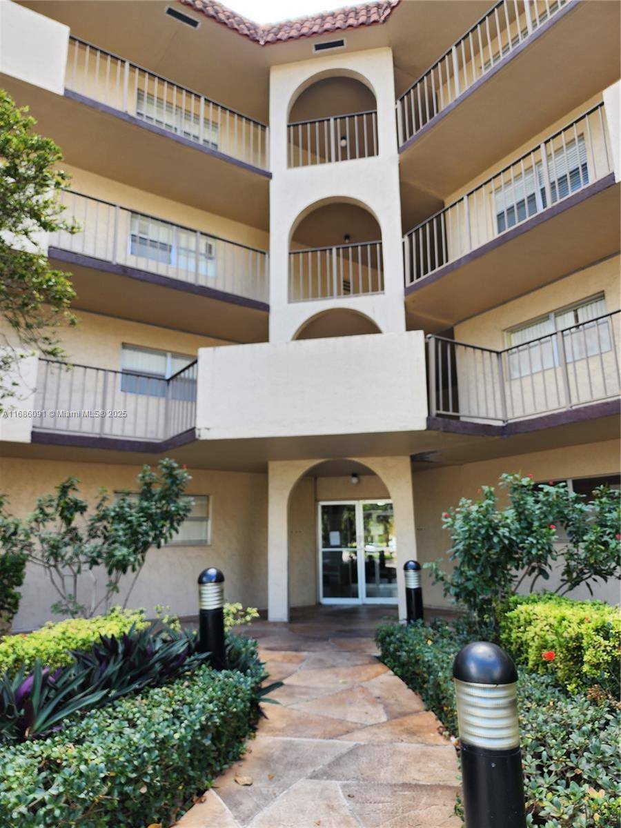 Lauderhill, FL 33319,6300 S Falls Cir Dr #212
