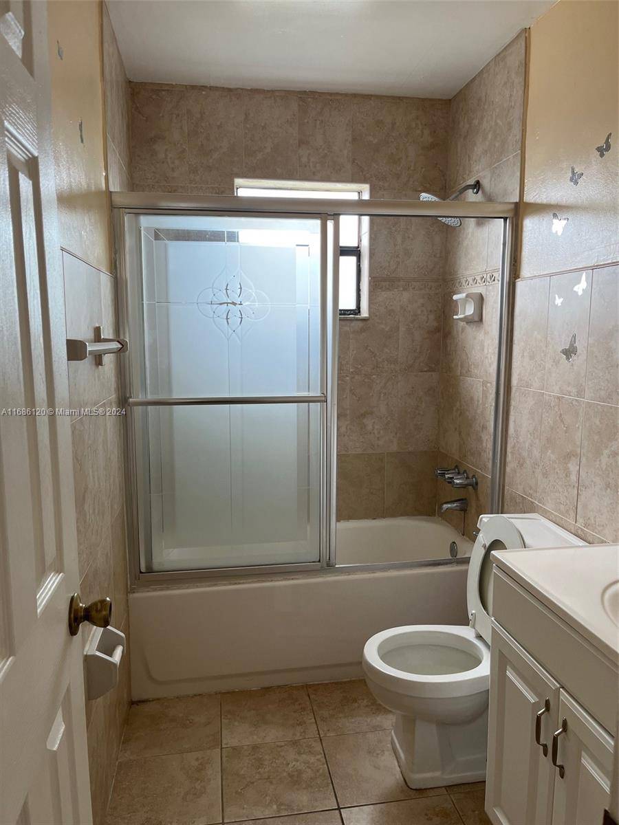 North Miami, FL 33161,13500 NE 3rd Ct #402