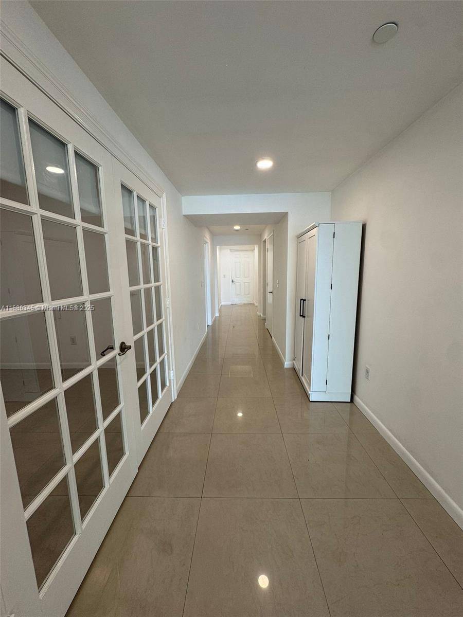 Aventura, FL 33180,3330 NE 190th St #1017
