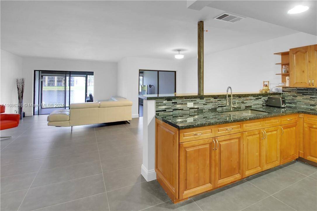 Lauderhill, FL 33319,6545 Racquet Club Dr #115