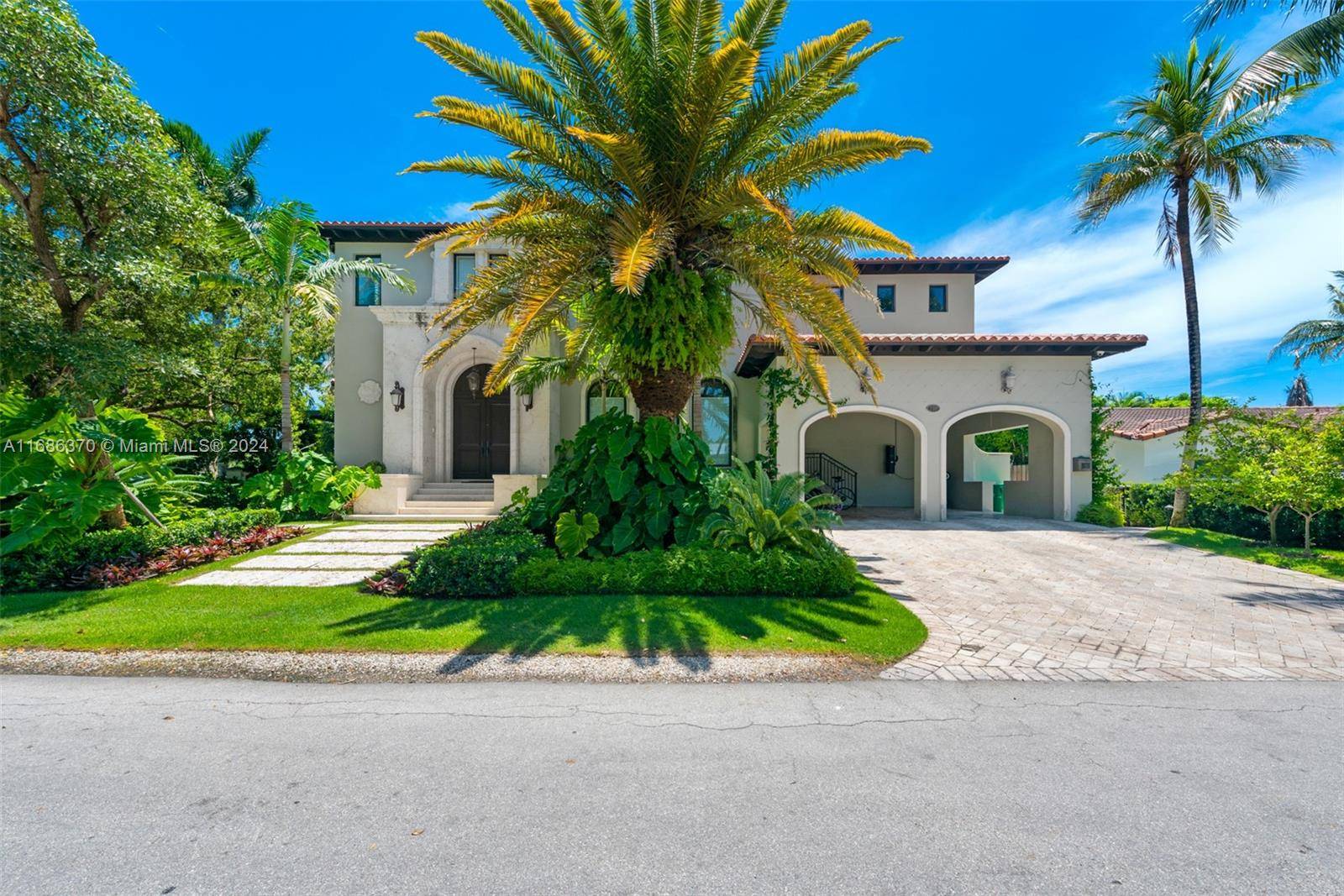 Key Biscayne, FL 33149,250 Buttonwood Drive