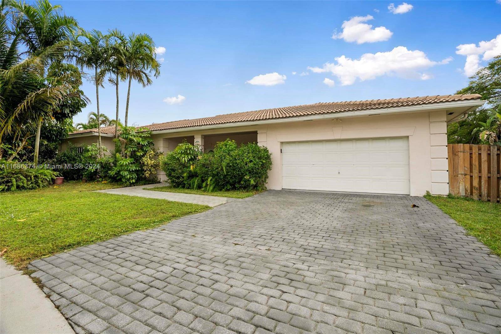Weston, FL 33326,501 Lake Tree Dr