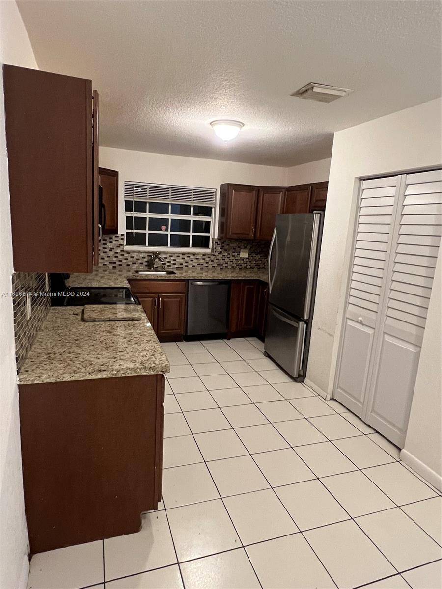 Fort Lauderdale, FL 33311,834 NW 3rd Ave #2