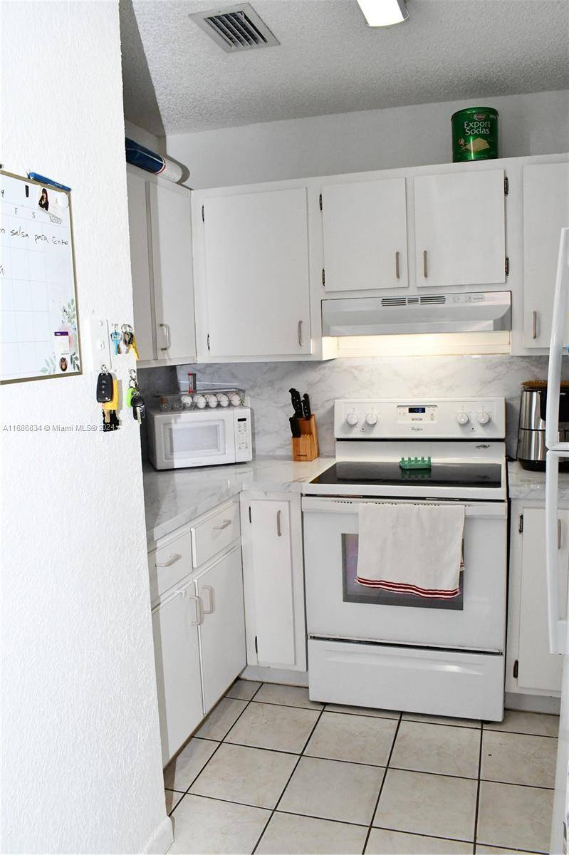Hialeah, FL 33016,5720 W 26 Ave #5720