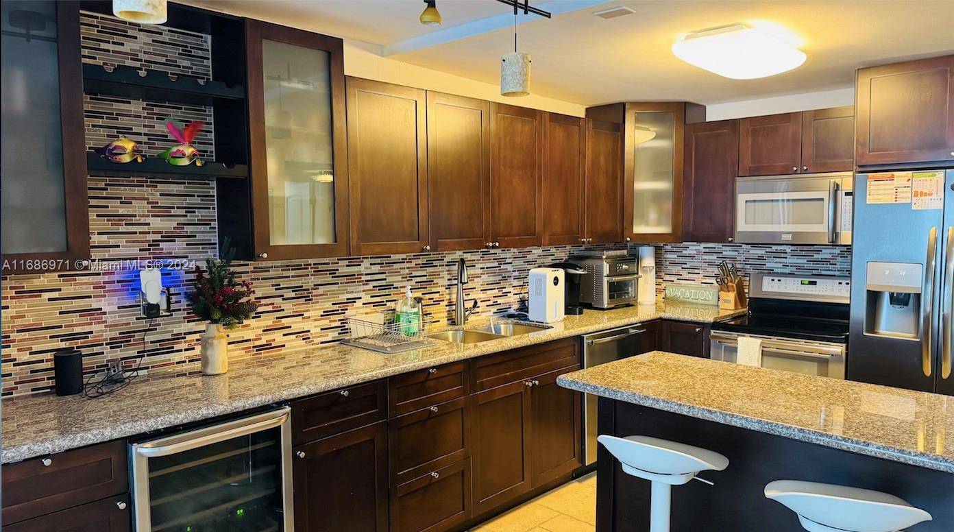 Miami Beach, FL 33139,401 Ocean Dr #225