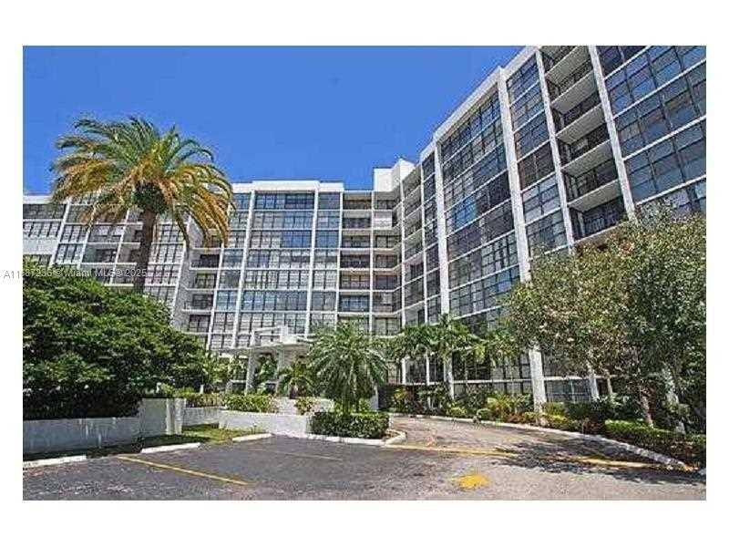 Hallandale Beach, FL 33009,800 Parkview Dr #622