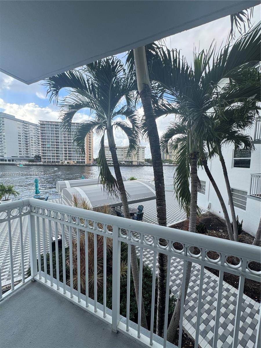 Hallandale Beach, FL 33009,1913 S Ocean Dr #237