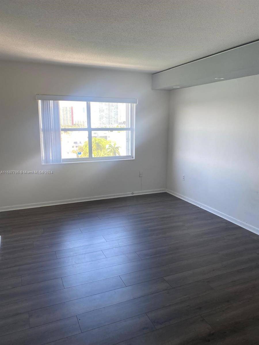 Sunny Isles Beach, FL 33160,400 Kings Point Dr #911