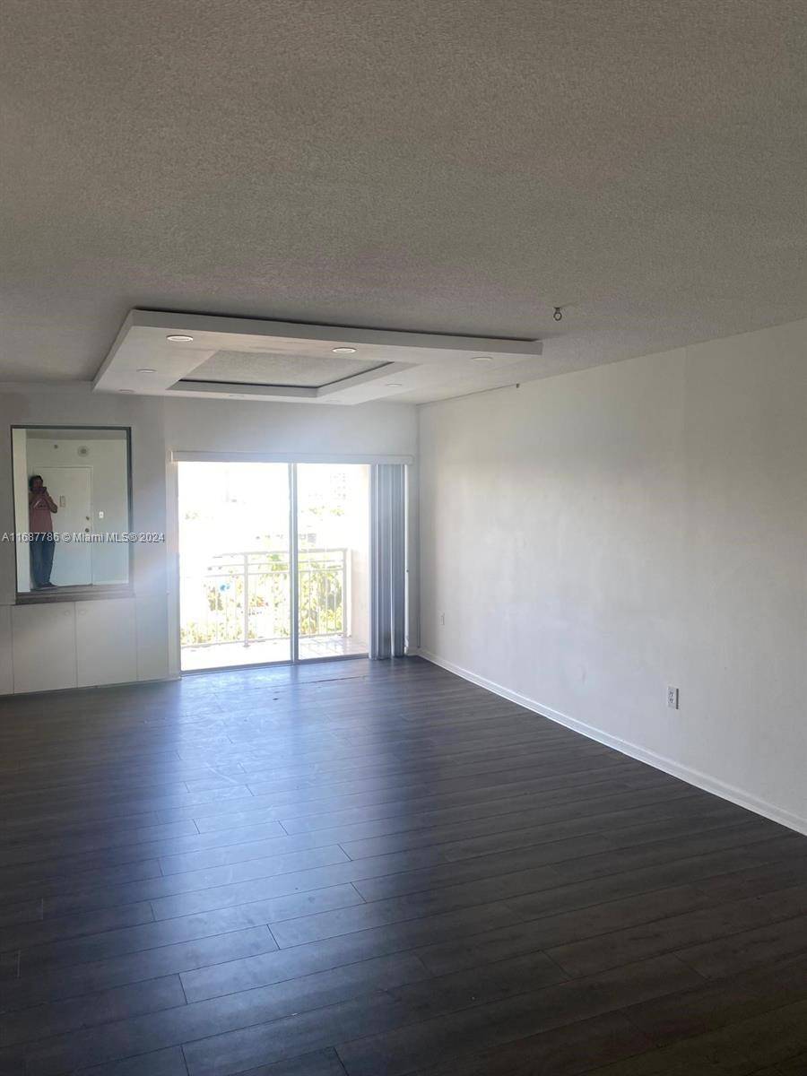 Sunny Isles Beach, FL 33160,400 Kings Point Dr #911
