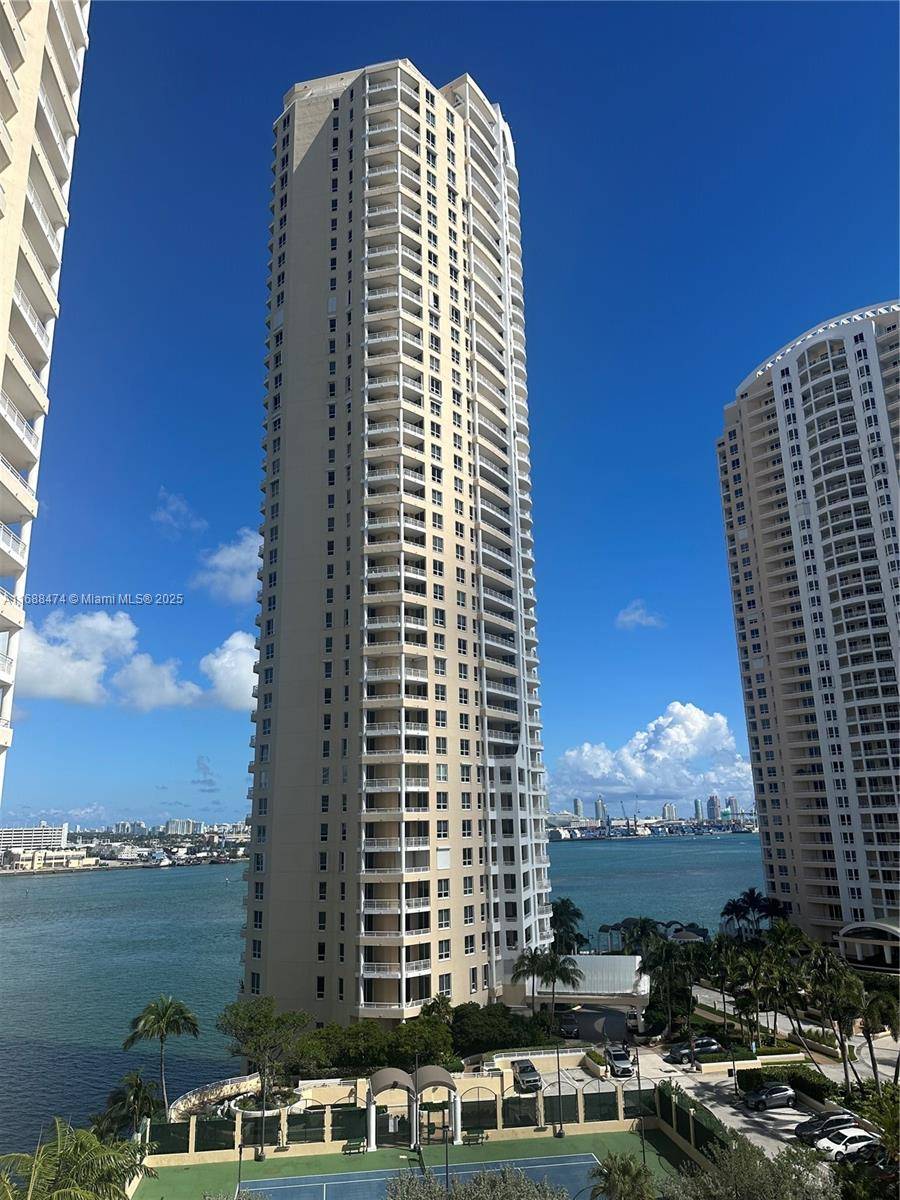 Miami, FL 33131,848 Brickell Key Dr #1005