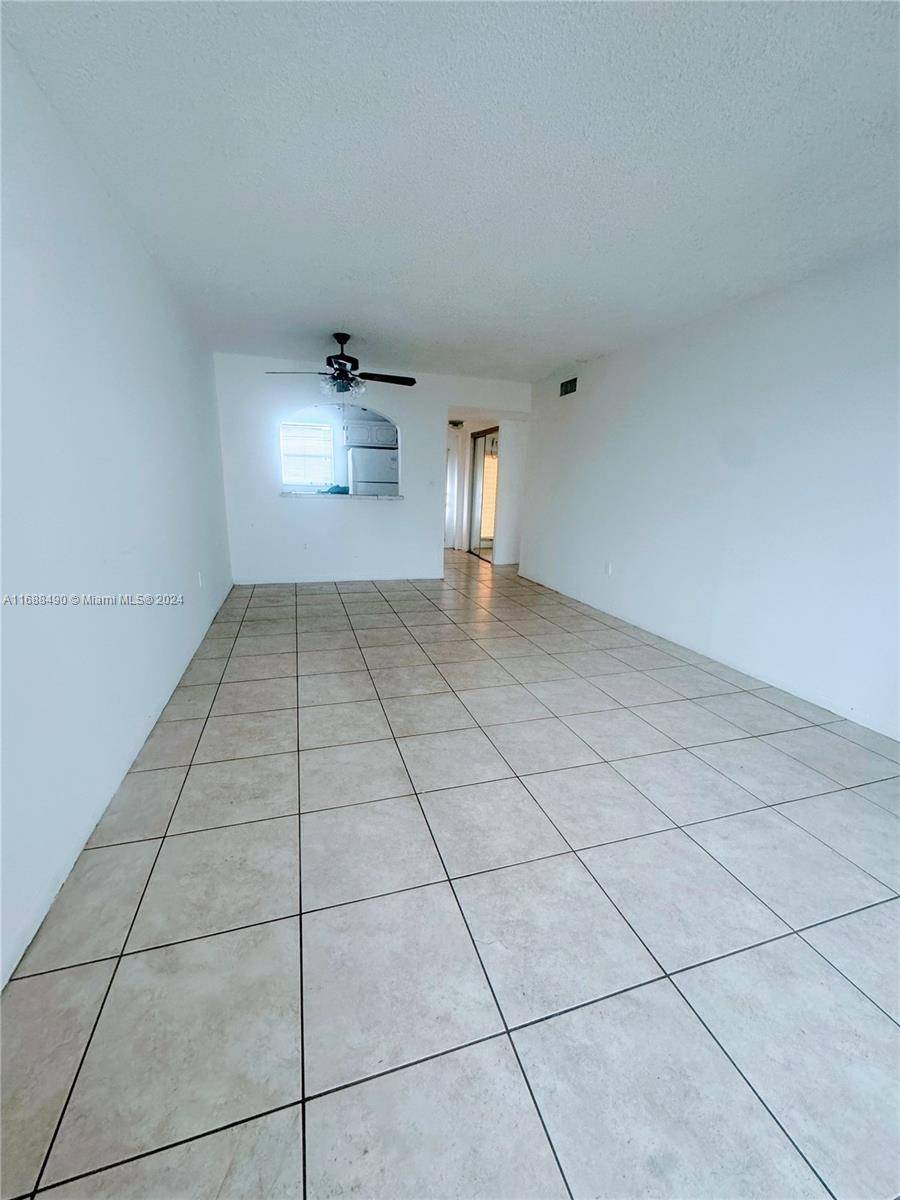 Sunrise, FL 33322,8220 Sunrise Lakes Blvd #307